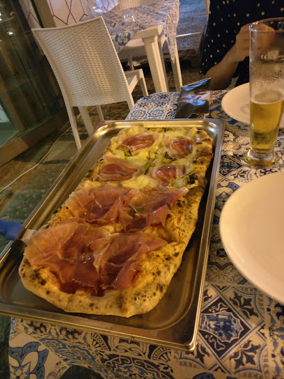 Pizzeria Salerosa - Via delle Botteghelle, 28, 84121 Salerno SA, Italy