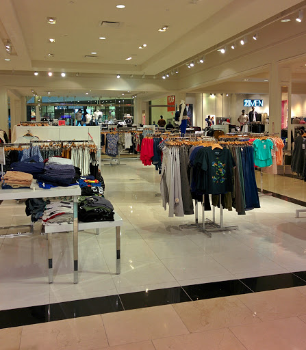 Clothing Store «Forever 21», reviews and photos, 5220 Fashion Outlets Way #1005, Chicago, IL 60656, USA