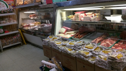 Grocery Store «Supermercado Vargas», reviews and photos, 818 S Lake St, Mundelein, IL 60060, USA