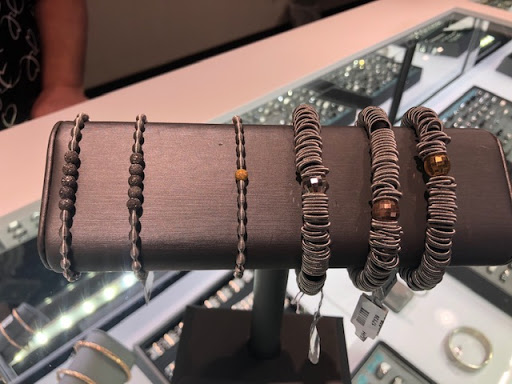 Jewelry Store «American Jewelry & Loan - Pontiac», reviews and photos, 546 N Telegraph Rd, Pontiac, MI 48341, USA