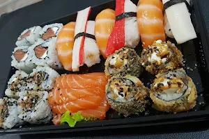 Nipon Sushi Delivery e Empórium image