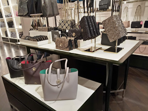 Shopping Mall «Clinton Crossing Premium Outlets», reviews and photos, 20 Killingworth Turnpike, Clinton, CT 06413, USA