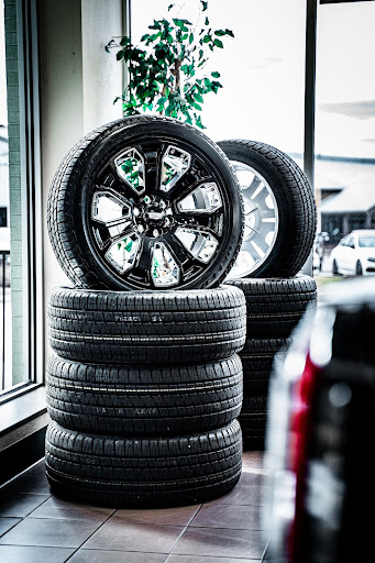 Cadillac Dealer «Motor Werks Cadillac of Barrington», reviews and photos, 206 N Cook St, Barrington, IL 60010, USA