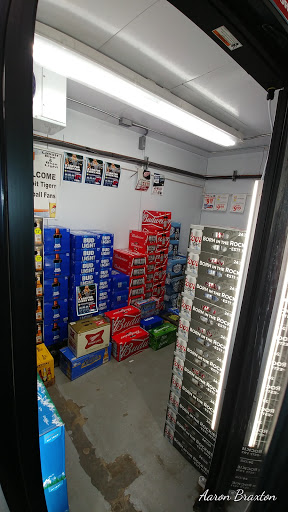 Liquor Store «B & B Liquor», reviews and photos, 16712 26 Mile Rd, Macomb, MI 48042, USA