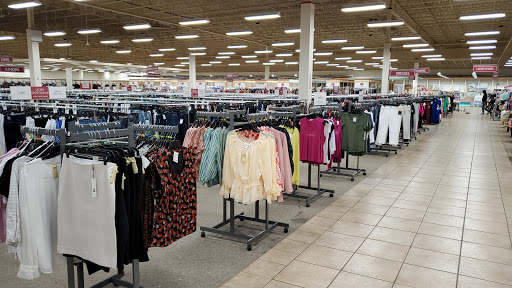 Clothing Store «Burlington Coat Factory», reviews and photos, 510 Howe Ave, Cuyahoga Falls, OH 44221, USA