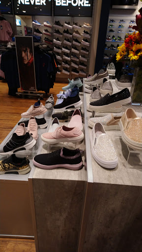 Points de vente de chaussures de marque en Toronto
