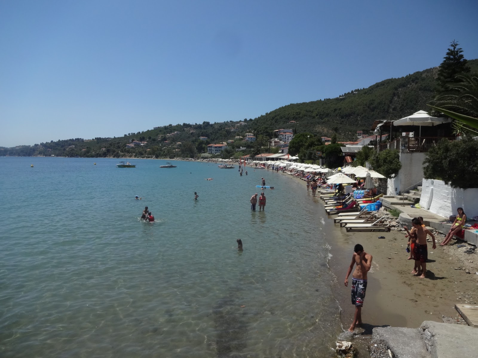 Foto di Paralia Megali Ammos con parzialmente pulito livello di pulizia