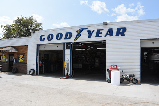 Auto Repair Shop «Dodge St Tire & Auto», reviews and photos, 605 N Dodge St, Iowa City, IA 52245, USA
