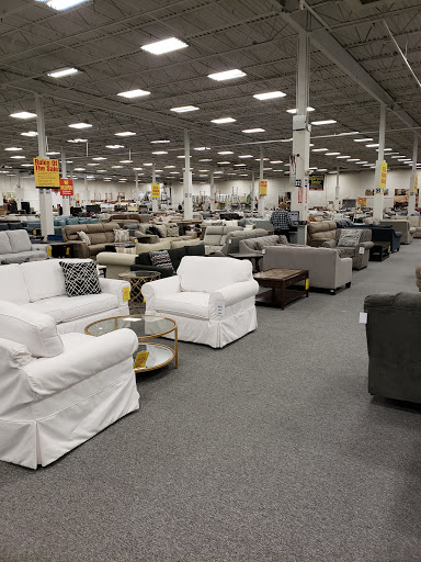Furniture Store «Raymour & Flanigan Furniture and Mattress Clearance Center», reviews and photos, 1300 MacDade Boulevard, Woodlyn, PA 19094, USA