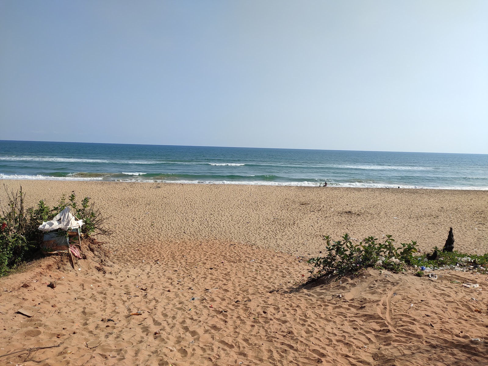 Zdjęcie Bateswar Beach z powierzchnią beżowy piasek