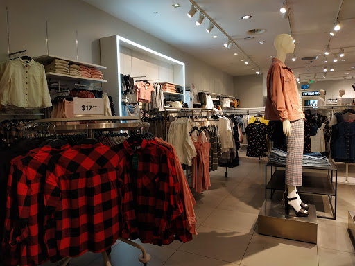 Clothing Store «H&M», reviews and photos, 8518 Fenton St, Silver Spring, MD 20910, USA
