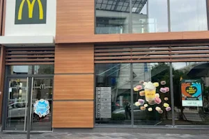 McDonald's Saint Laurent du Var image