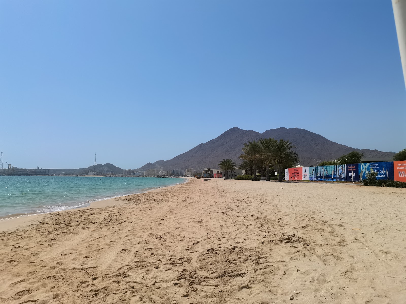 Foto av Khor Fakkan Beach II med ljus sand yta