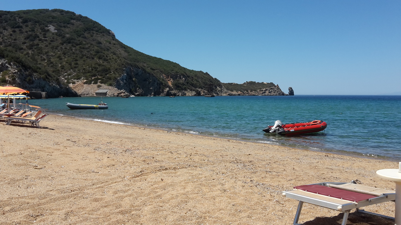 Bagno il Delfino Beach'in fotoğrafı - rahatlamayı sevenler arasında popüler bir yer