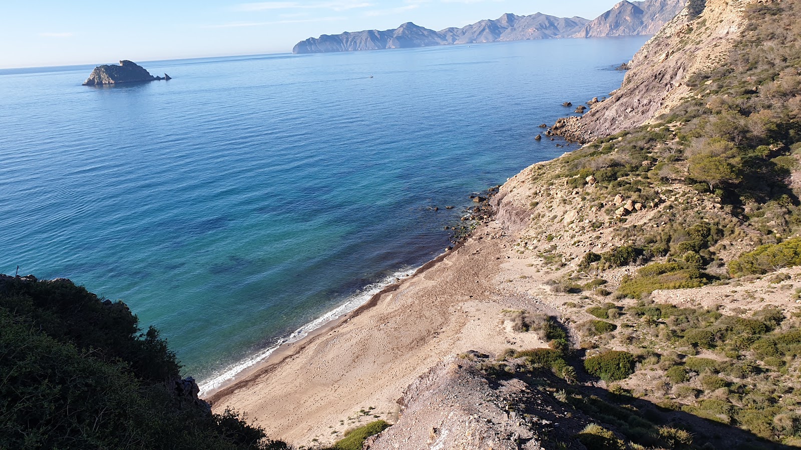 Foto von Playa de Fatares mit grau muschelsand Oberfläche