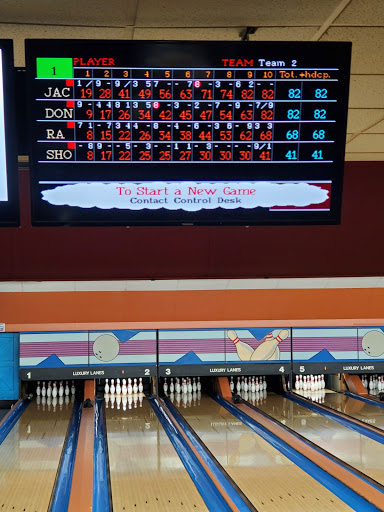 Bowling Alley «Luxury Lanes & Lounge Inc», reviews and photos, 600 E 9 Mile Rd, Ferndale, MI 48220, USA