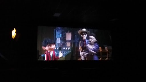 Movie Theater «Studio Movie Grill», reviews and photos, 2880 Holcomb Bridge Rd, Alpharetta, GA 30022, USA