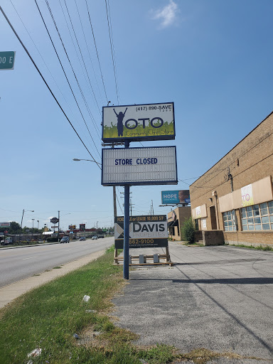 Thrift Store «YOTO Community Thrift Store», reviews and photos, 1731 N Glenstone Ave, Springfield, MO 65803, USA