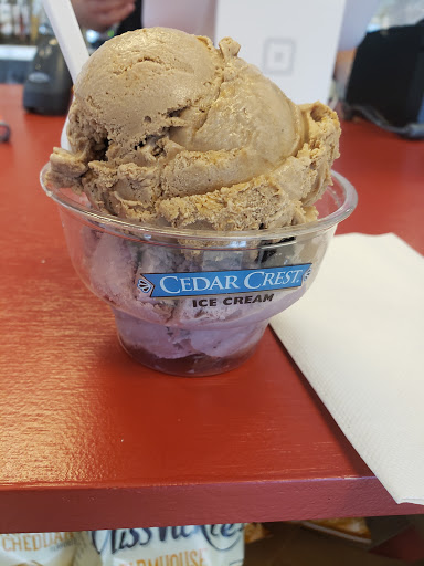 Ice Cream Shop «The Milk Pail», reviews and photos, 36 W Marshall St, Rice Lake, WI 54868, USA