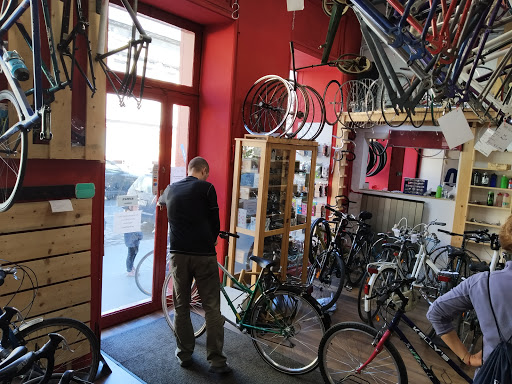 Retro Kerékpárbolt és Múzeum - Vintage Bicycle Shop and Museum