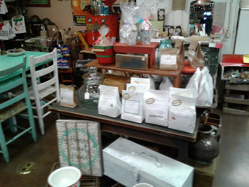 Grocery Store «Troutt Old Time General Store And Market», reviews and photos, 433 N 4th St, Paducah, KY 42001, USA