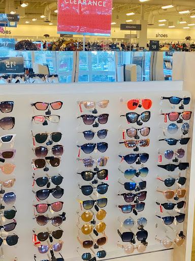 Department Store «Nordstrom Rack Lake Brandon Plaza», reviews and photos, 11201 Causeway Blvd, Brandon, FL 33511, USA