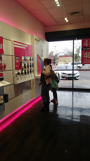Cell Phone Store «T-Mobile», reviews and photos, 6811 W Peoria Ave Suite 115, Peoria, AZ 85345, USA
