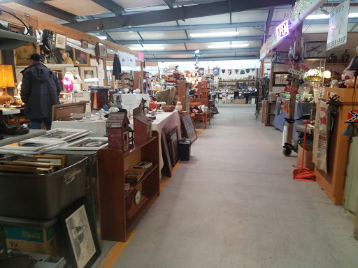 Flea Market «Virginia Bazaar», reviews and photos, 8436 Ladysmith Rd, Ruther Glen, VA 22546, USA