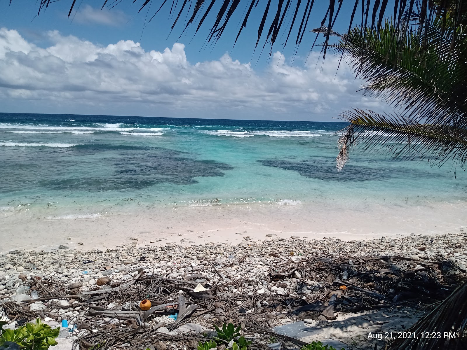 Foto de Rasgefannu Athiri Beach com meios de comunicação nível de limpeza