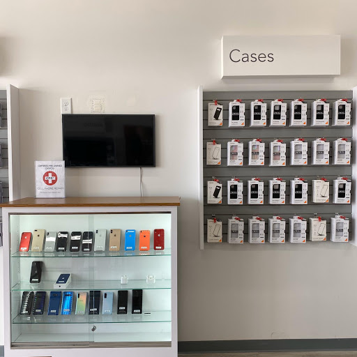 Cell Phone Store «iExpert Studio», reviews and photos, 5000 Shelbyville Rd, Louisville, KY 40207, USA