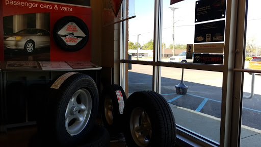 Tire Shop «Firestone Complete Auto Care», reviews and photos, 2385 Elizabeth Lake Rd, Waterford Twp, MI 48328, USA