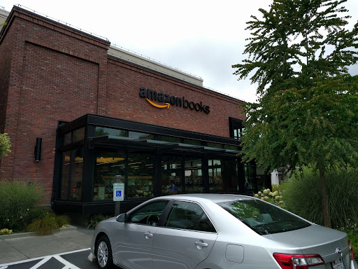 Computer Store «Apple University Village», reviews and photos, 2656 NE University Village St, Seattle, WA 98105, USA