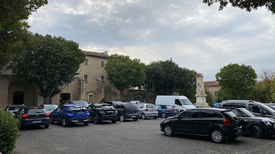 Place de la Libération à Goult