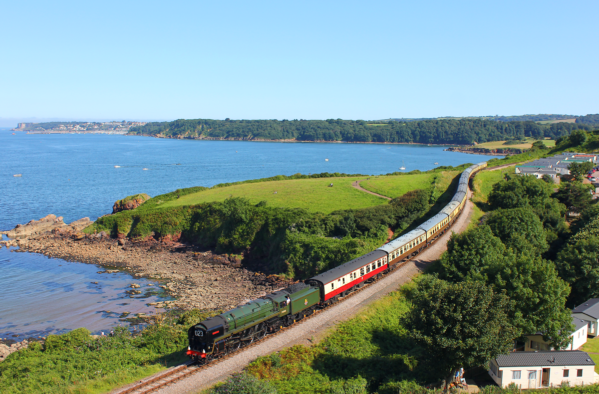 Fotografie cu Saltern Cove cu golfuri de mijloc