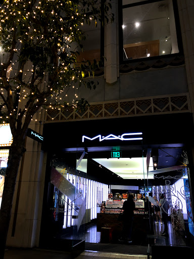 Cosmetics Store «MAC Cosmetics», reviews and photos, 189 The Grove Dr, Los Angeles, CA 90036, USA