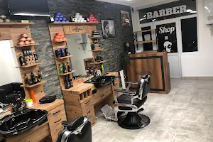 Le Petit Salon barbershop image