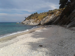 Lazarus beach'in fotoğrafı dağlarla çevrili