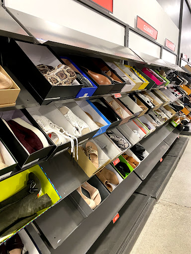 Department Store «Saks OFF 5TH», reviews and photos, 21500 Victory Blvd, Woodland Hills, CA 91367, USA