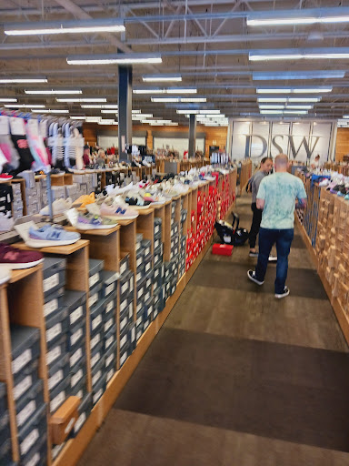 Shoe Store «DSW Designer Shoe Warehouse», reviews and photos, 6971 Grand Ave, Gurnee, IL 60031, USA