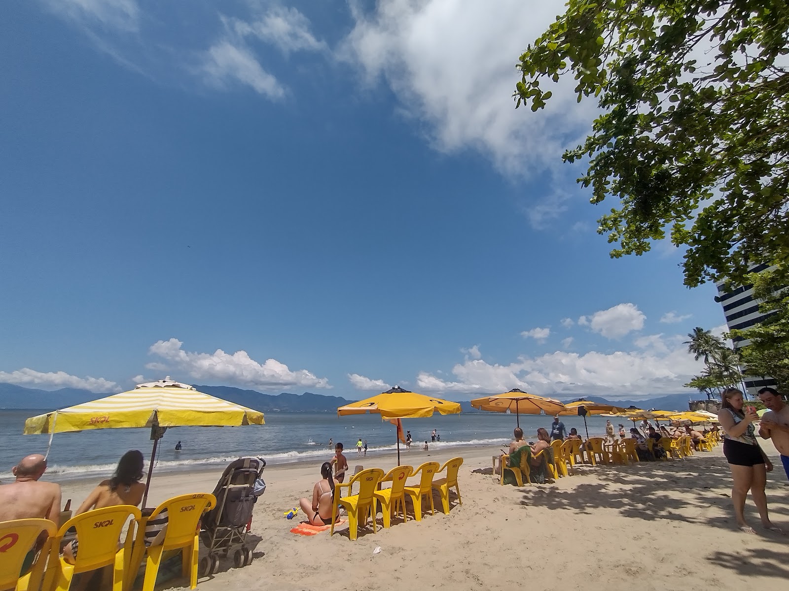 Photo de Plage de Caraguá protégé par des falaises