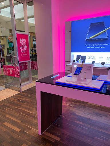 Cell Phone Store «T-Mobile», reviews and photos, 254 Northtown Dr NE, Blaine, MN 55434, USA