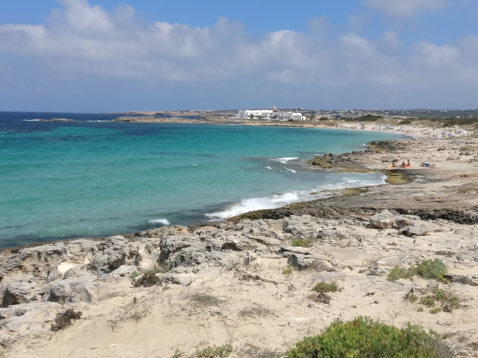 Foto van Playa de Ses Canyes met turquoise puur water oppervlakte