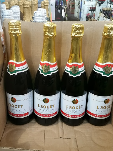 Liquor Store «Camp Creek World Of Beverages», reviews and photos, 3780 Princeton Lakes Pkwy, Atlanta, GA 30344, USA