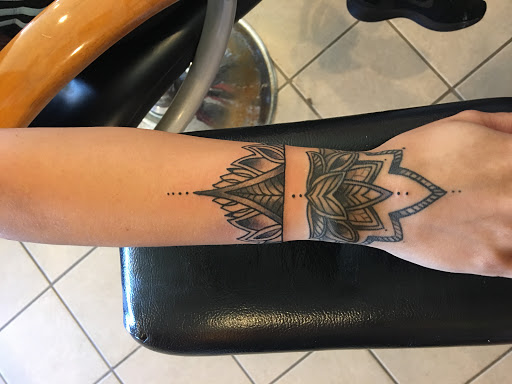 Tattoo Shop «BLACK COLLAR TATTOO», reviews and photos, 930 Main St, Sweet Home, OR 97386, USA