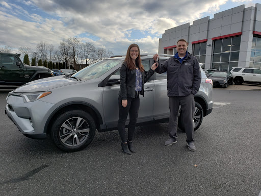Toyota Dealer «Apple Valley Toyota», reviews and photos, 650 Foxcroft Ave, Martinsburg, WV 25401, USA