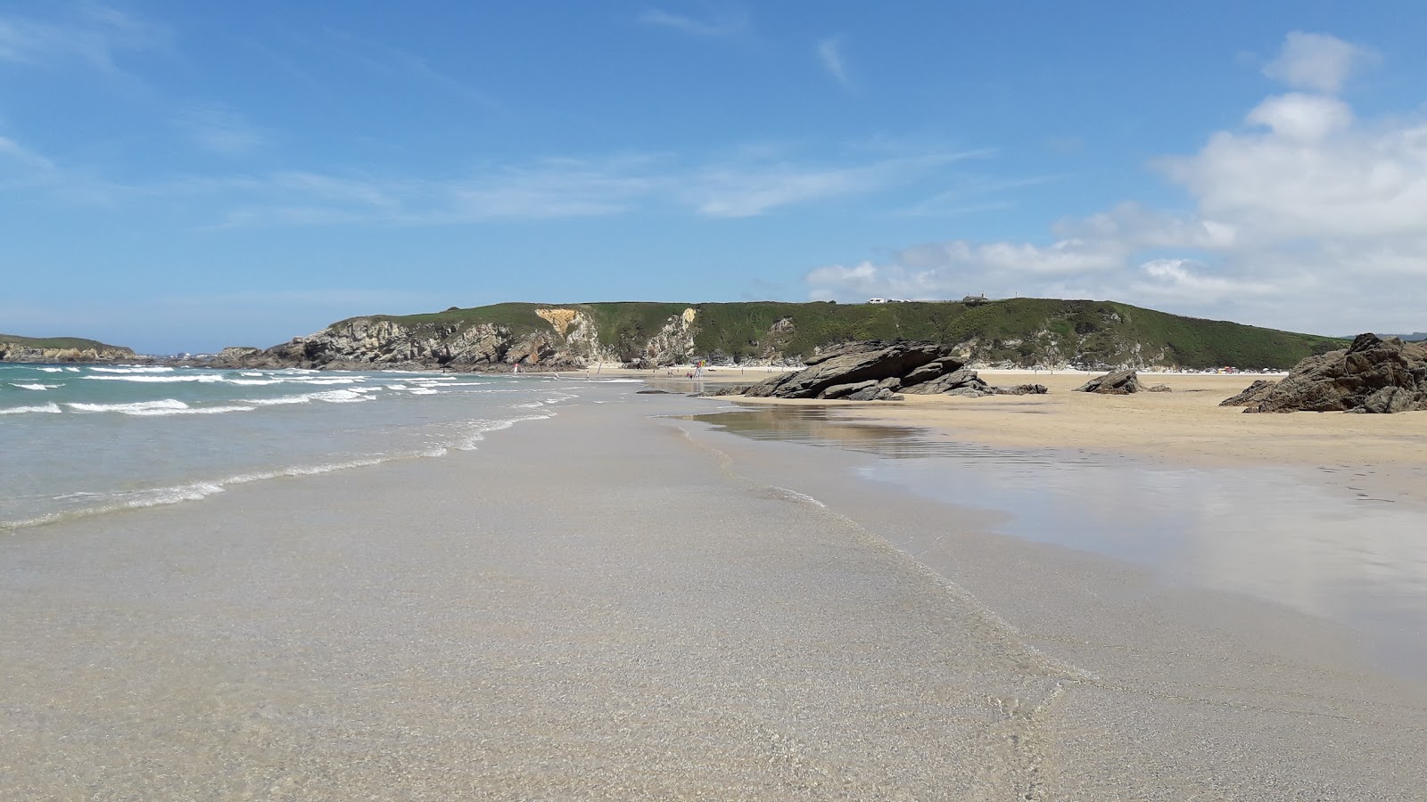Photo de Plage de Penarronda avec baie spacieuse