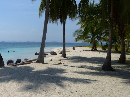 Isla Cayos Beach