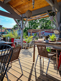 Atmosphère du Bar-restaurant à huîtres Le Petit Chenal à Lège-Cap-Ferret - n°6