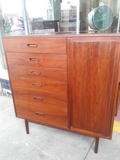 Furniture Store «San Antonio Furniture Finders», reviews and photos, 617 Fredericksburg Rd, San Antonio, TX 78201, USA