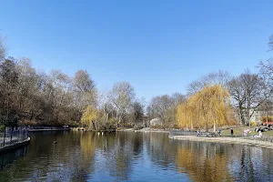 Großer Teich im Volkspark Friedrichshain image